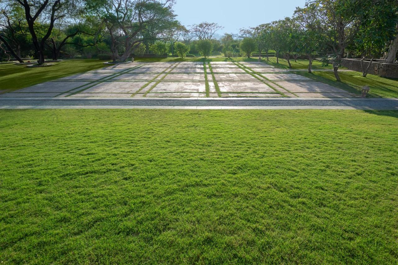 Hotel Trident Udaipur Exterior foto The lawn at the Vietnam Veterans Memorial