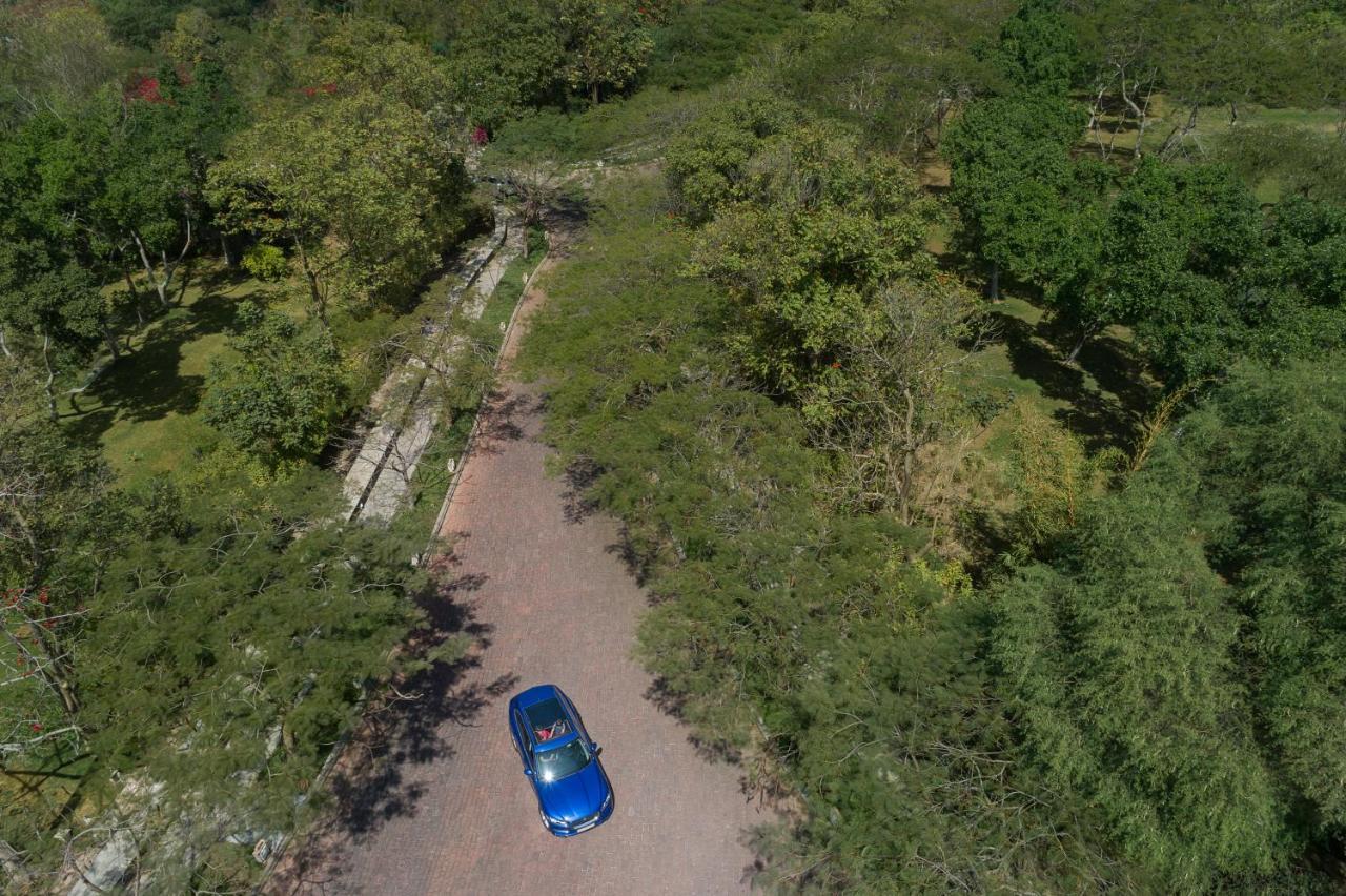 Hotel Trident Udaipur Exterior foto Aerial view of the station site (2019)