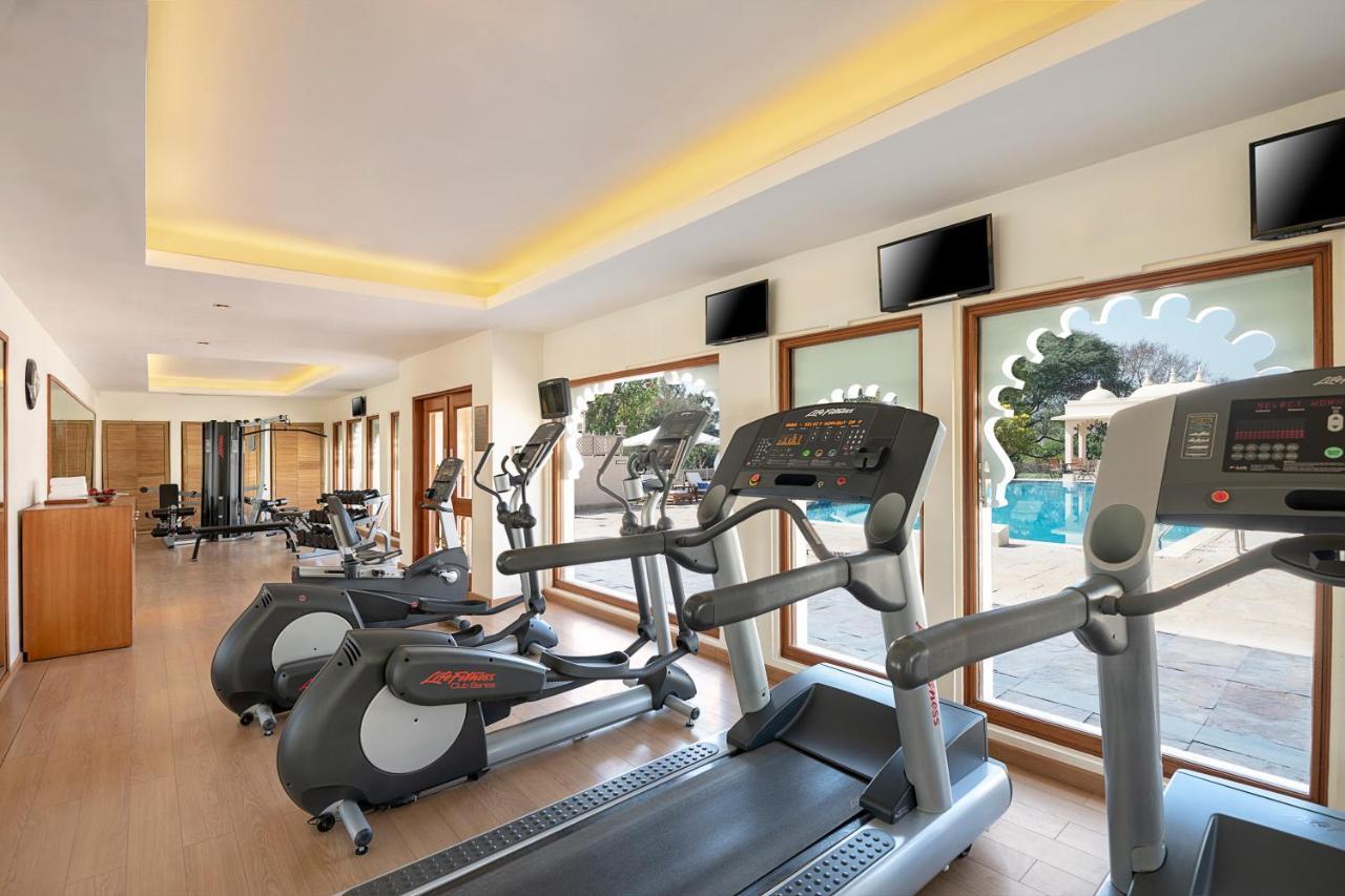 Hotel Trident Udaipur Exterior foto The gym at the hotel