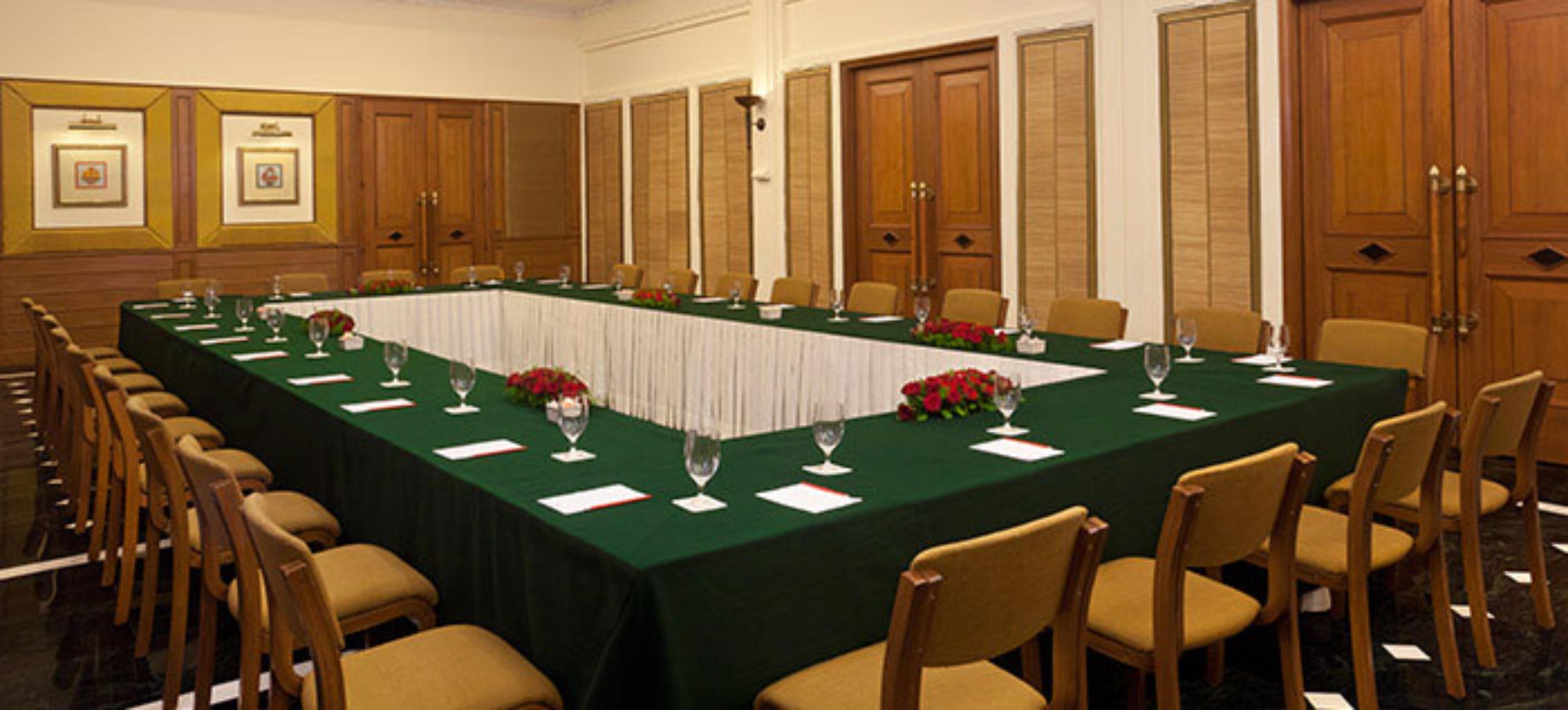 Hotel Trident Udaipur Exterior foto The meeting room of the Executive Council